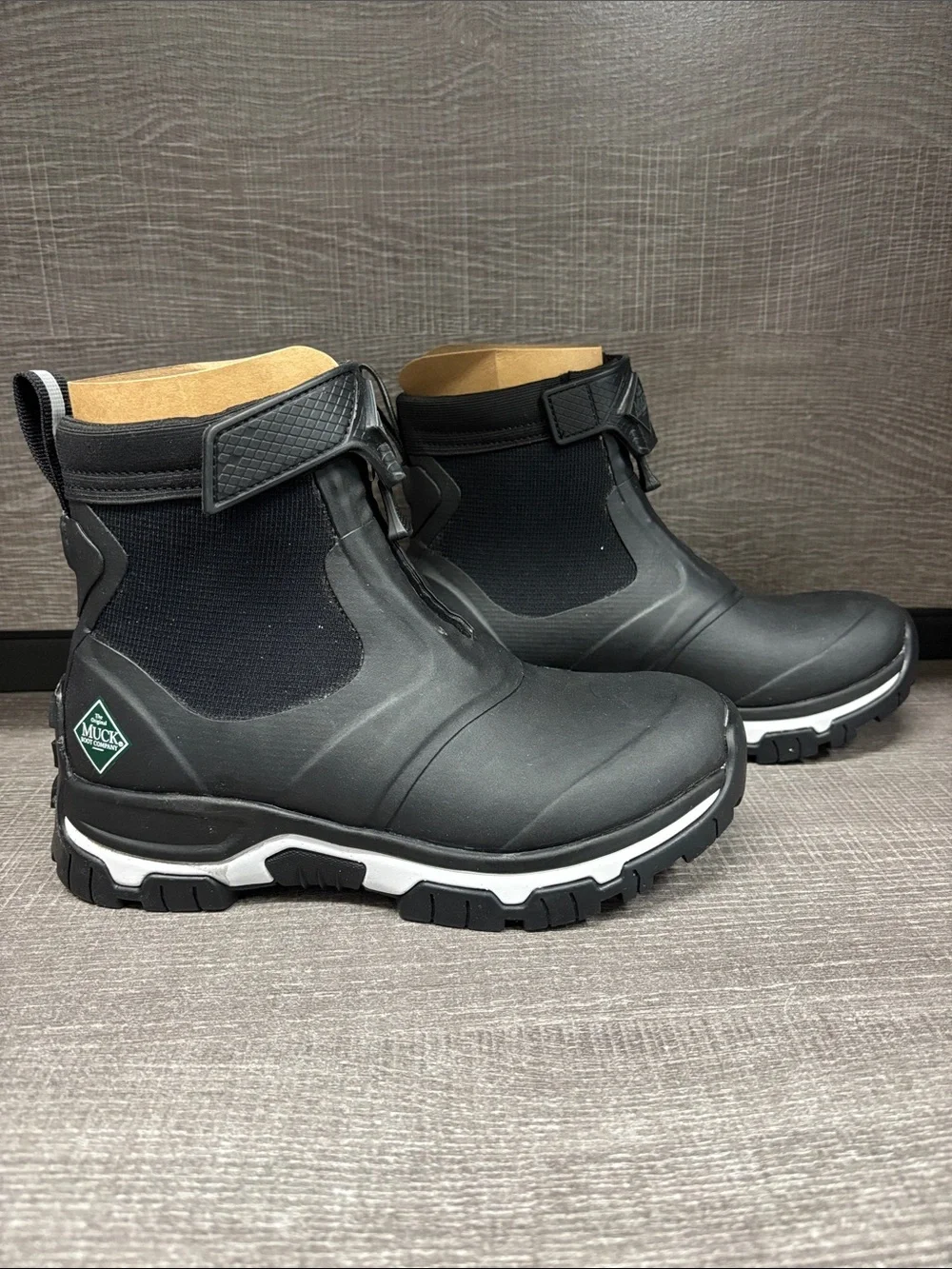 Women's Muck Apex Mid Zip Ankle Boots (Black) - Size 5